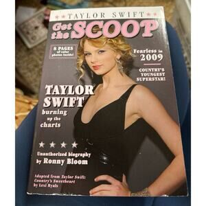 Taylor Swift (Get the Scoop) Paperback